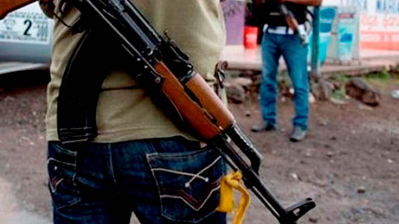 Hombres armados robando fincas en El Espinal