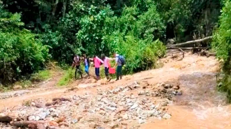 Estudiantes afectados por las lluvias en el tolima