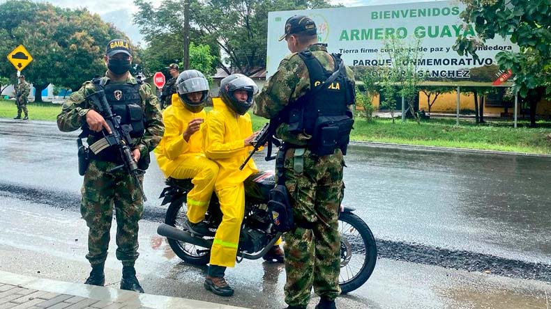 Soldados en las vias del Tolima