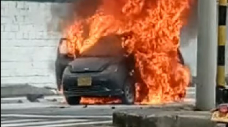 Incendiso carros Ibagué