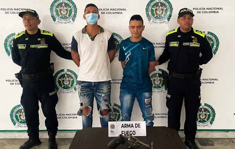 con armas
