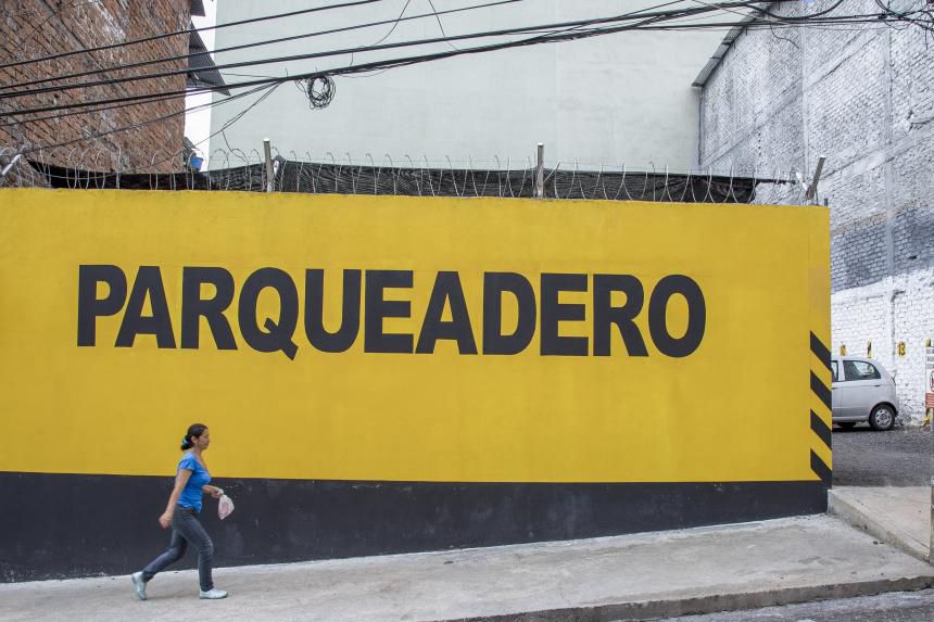parqueadero publico