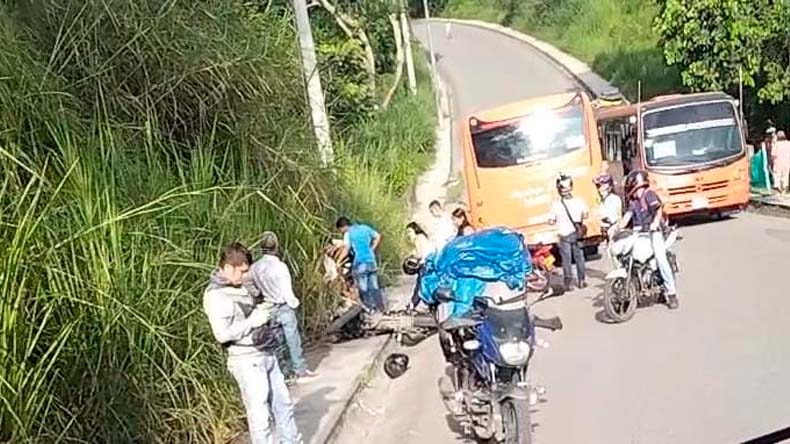 Accidente moto buseta muerto topacio