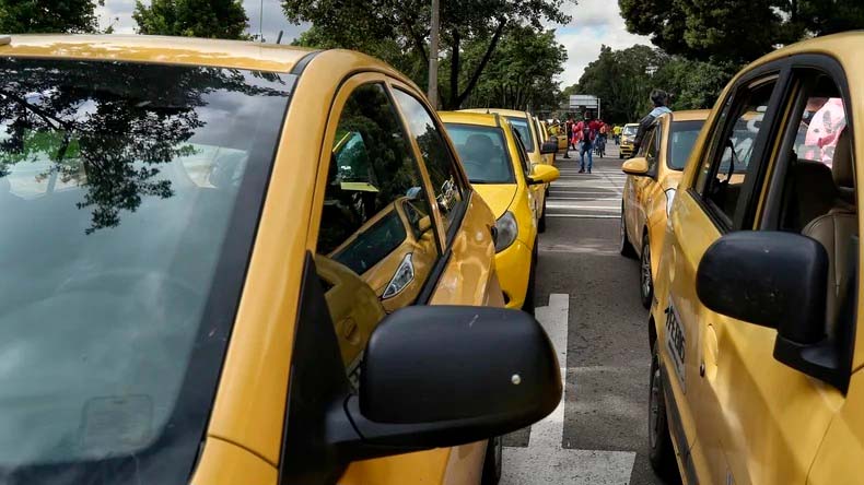 Taxis no tendran pico y placa fin de semana