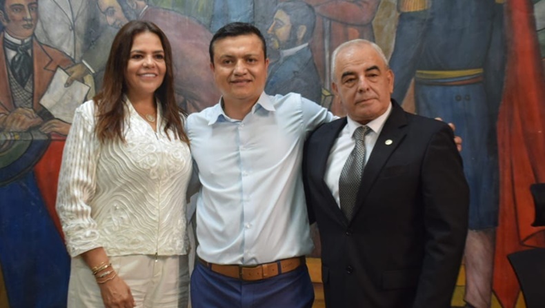 Los tres postulados