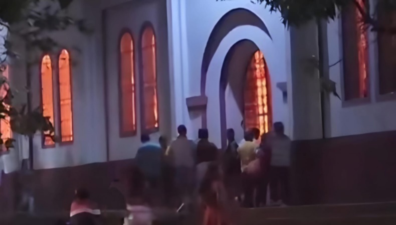 incendio de la iglesia